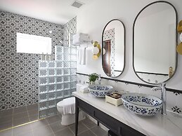 Golden Boutique Hotel