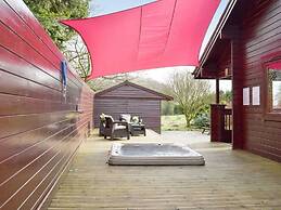 3-bed Lodge - Sleeps 7 - Hot Tub - Pet Friendly