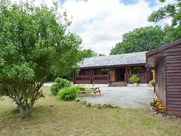 3-bed Lodge - Sleeps 7 - Hot Tub - Pet Friendly