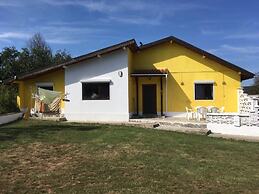 Inviting 4-bed Villa in Dolishte