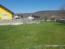 Inviting 4-bed Villa in Dolishte