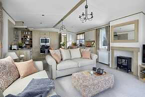 2-bed Lodge Sleeps 4 - Pet Welcome - Fireplace
