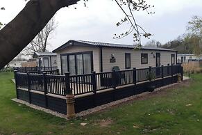 2-bed Lodge Sleeps 4 - Pet Welcome - Fireplace