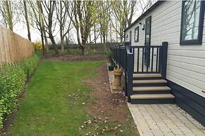 2-bed Lodge Sleeps 4 - Pet Welcome - Fireplace