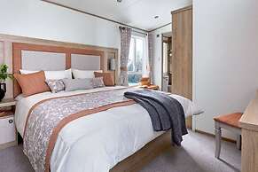 2-bed Lodge Sleeps 4 - Pet Welcome - Fireplace