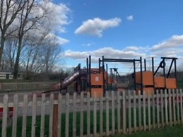 Captivating Bluebell Lodge 2-bed Cotswolds Caravan