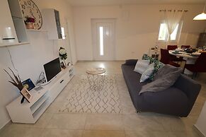 Stunning Apartment for 7 Close to Several Beaches