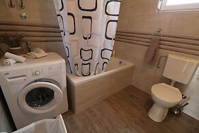 Stunning Apartment for 7 Close to Several Beaches