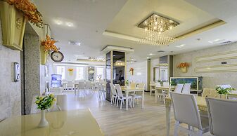 Real House Boutique Hotel