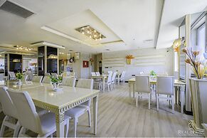 Real House Boutique Hotel