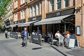 Talbot Road VI by Onefinestay