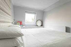 Talbot Road VI by Onefinestay