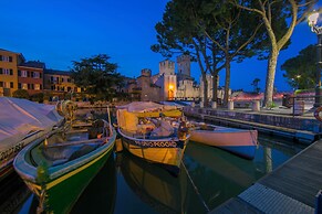 Magnolia Sirmione 500m from lake Garda