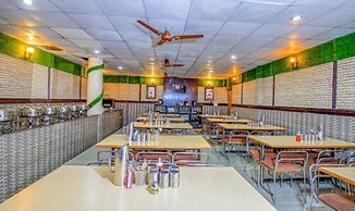 Goroomgo Moon Nainital