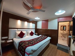 Goroomgo Moon Nainital