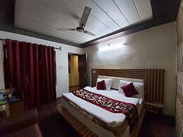 Goroomgo Moon Nainital