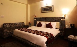 Goroomgo Moon Nainital