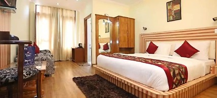 Goroomgo Moon Nainital