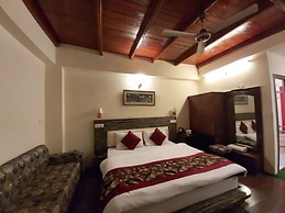 Goroomgo Moon Nainital