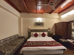 Goroomgo Moon Nainital