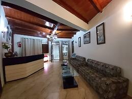 Goroomgo Moon Nainital