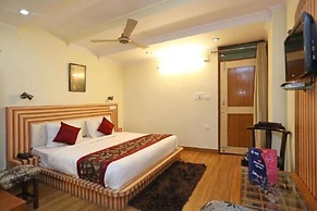 Goroomgo Moon Nainital