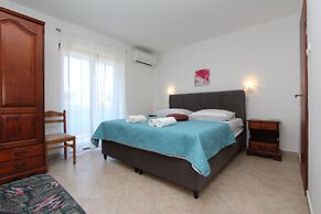 Apartments and Room Silvana