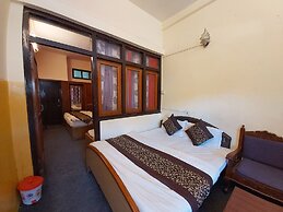 Goroomgo Lake View Mall Road Nainital