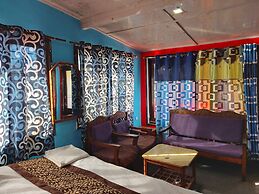 Goroomgo Lake View Mall Road Nainital