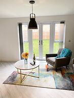 Tudors eSuites Luxury House Garden