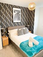 Tudors eSuites Luxury House Garden