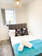 Tudors eSuites Luxury House Garden
