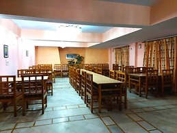 Goroomgo Radha Continental Nainital