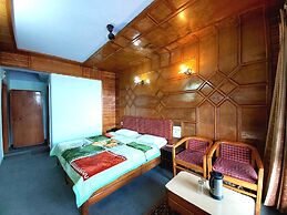 Goroomgo Radha Continental Nainital