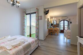 Bungalow Next TO THE Beach IN Malia