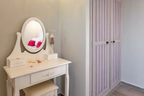 Bungalow Next TO THE Beach IN Malia