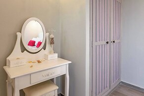 Bungalow Next TO THE Beach IN Malia