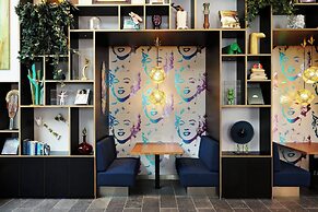 citizenM Los Angeles Downtown