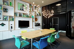 citizenM Los Angeles Downtown