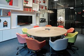 citizenM Los Angeles Downtown