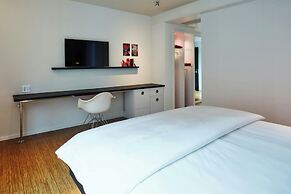 citizenM Los Angeles Downtown