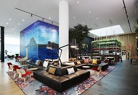 citizenM Los Angeles Downtown