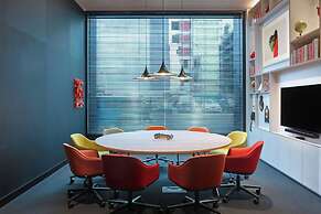 citizenM Los Angeles Downtown