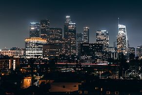 citizenM Los Angeles Downtown