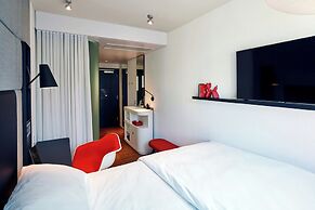 citizenM Los Angeles Downtown