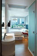 citizenM Los Angeles Downtown