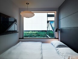 citizenM Los Angeles Downtown