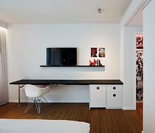 citizenM Los Angeles Downtown