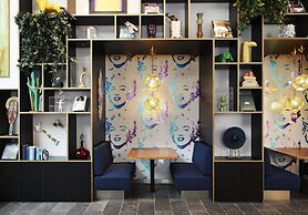 citizenM Los Angeles Downtown