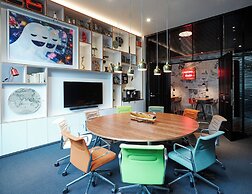 citizenM Los Angeles Downtown